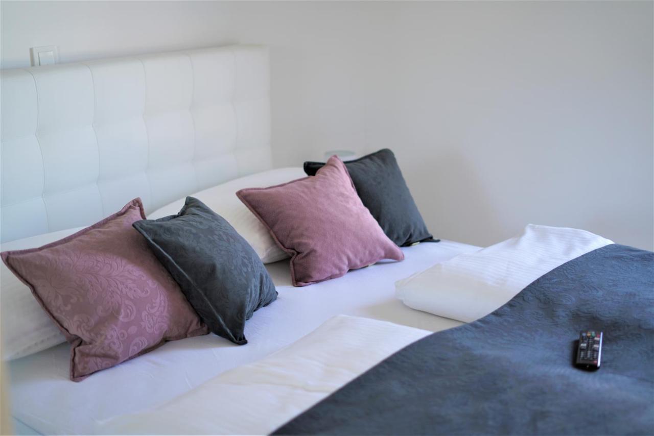 Villa M - Your Business & Holiday Apartment In Sibenik Ngoại thất bức ảnh