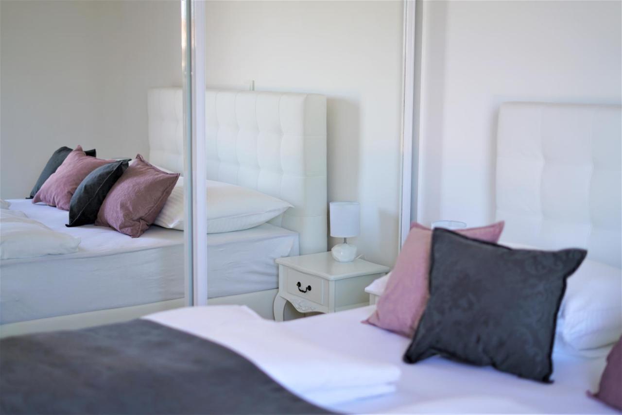 Villa M - Your Business & Holiday Apartment In Sibenik Ngoại thất bức ảnh